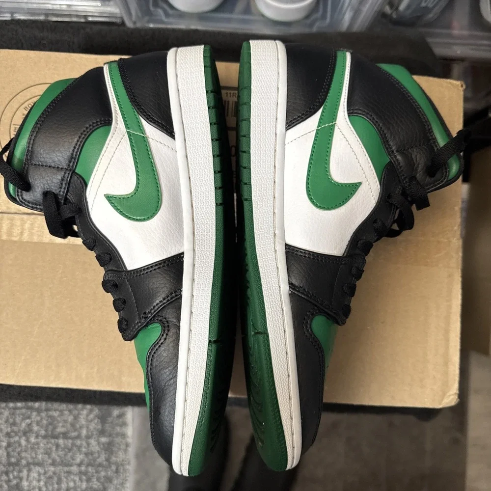 Air Jordan 1 Mid Green Toe  Black White Red size 8 men 10 women